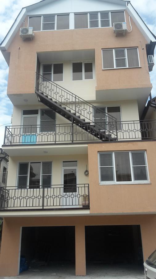 סוקהום Mini Hotel Na Aiaaira מראה חיצוני תמונה